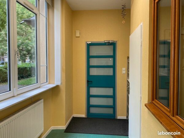 Local 77 m²