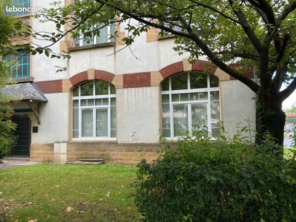 Local 77 m²