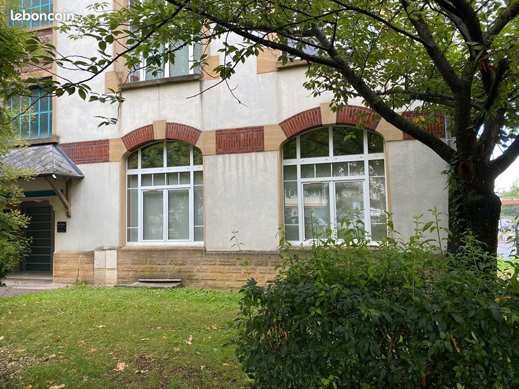 Local 77 m²