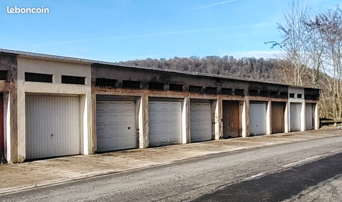 Parking/box 1 pièce 14 m²