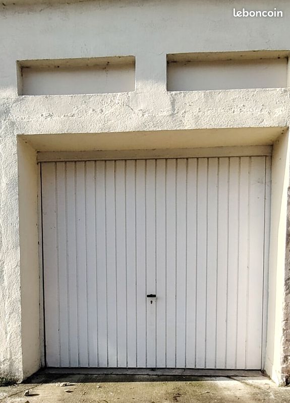 Parking/box 1 pièce 14 m²