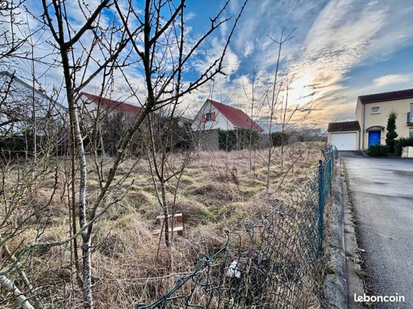 b373f67e7a86c5547791c1d1099bbd7d0b8d84d2 Terrain 762 m² SAINTE MARIE AUX CHENES