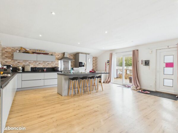 Maison 11 pièces 285 m²