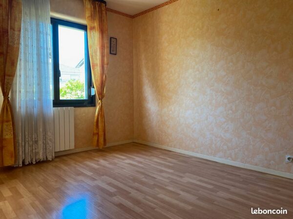 5bb3ea423f5ed4c763d4700319eede339573757a Maison 4 pièces 82 m²