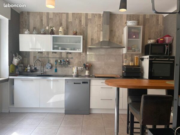 c23aba3258ce7ee88b0c7a6e552fa47c365212a6 Maison 7 pièces 121 m²